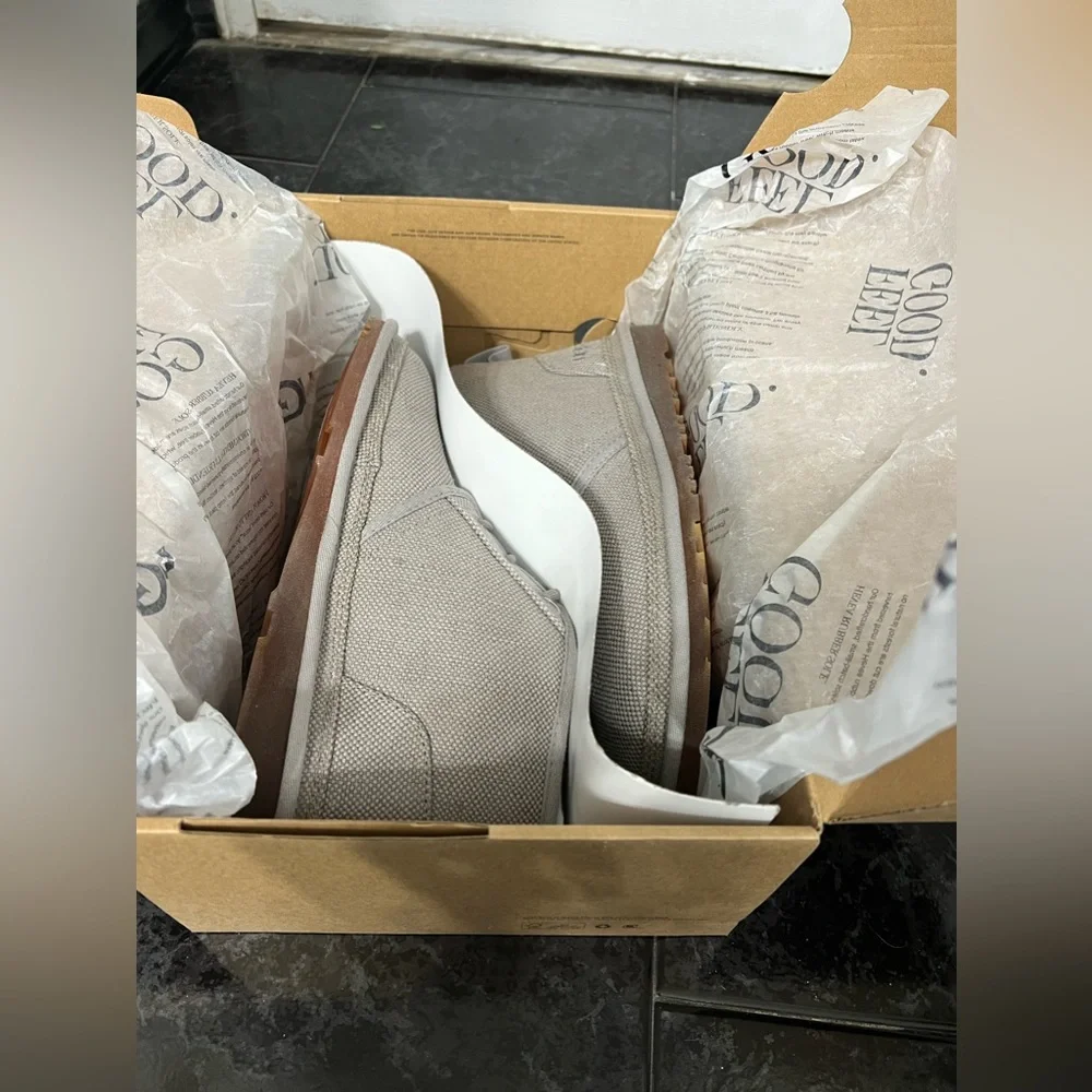 BRAND NEW IN BOX | Men’s Ugg Neumel Natural Chukka Ankle Boots (Size 9)
